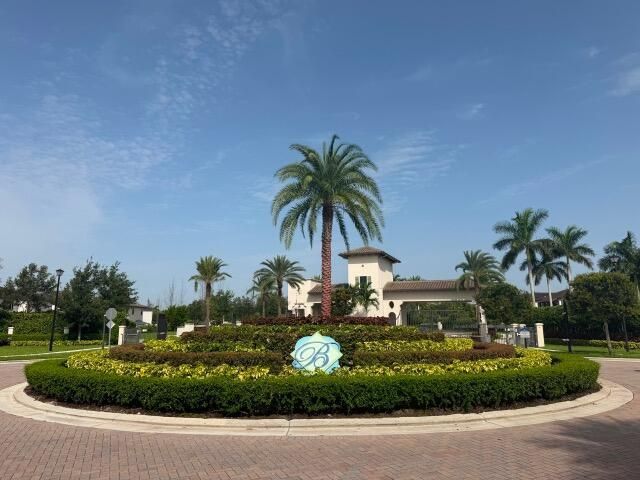9207 W 33rd Lane, Hialeah, FL 33018