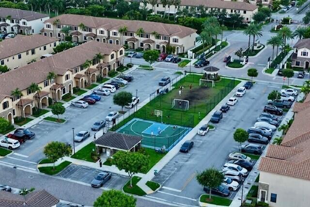 9207 W 33rd Lane, Hialeah, FL 33018