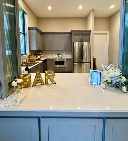9207 W 33rd Lane, Hialeah, FL 33018