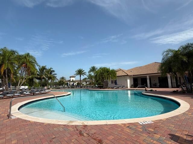 9207 W 33rd Lane, Hialeah, FL 33018
