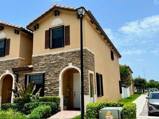 9207 W 33rd Lane, Hialeah, FL 33018