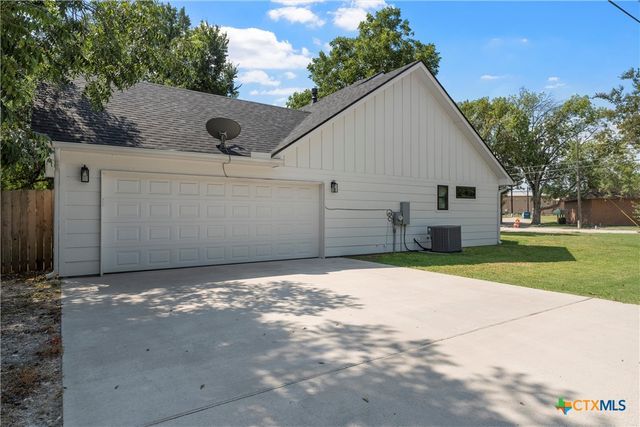 306 Eagle Drive, Eddy, TX 76524