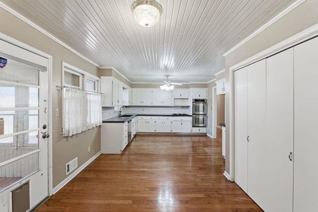 6120 E Murdock Ave, Wichita, KS 67208