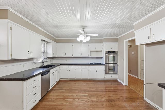 6120 E Murdock Ave, Wichita, KS 67208