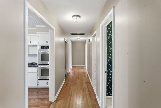 6120 E Murdock Ave, Wichita, KS 67208