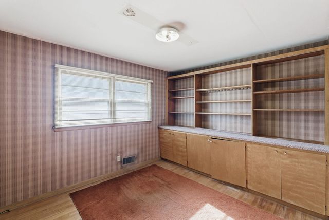 6120 E Murdock Ave, Wichita, KS 67208