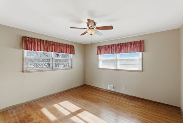 6120 E Murdock Ave, Wichita, KS 67208