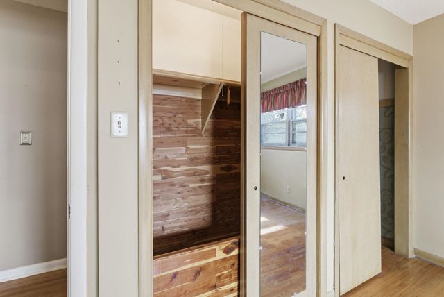 6120 E Murdock Ave, Wichita, KS 67208