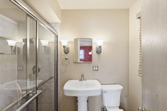 6120 E Murdock Ave, Wichita, KS 67208