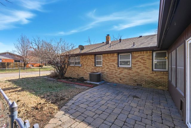 6120 E Murdock Ave, Wichita, KS 67208