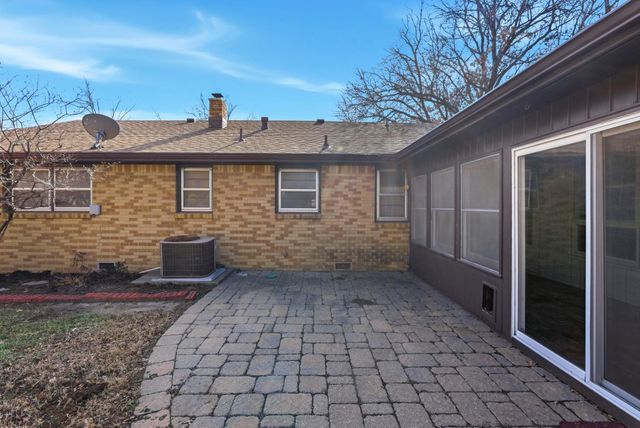 6120 E Murdock Ave, Wichita, KS 67208