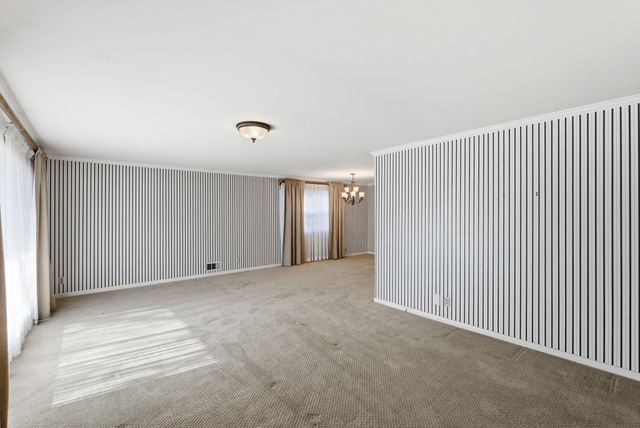 6120 E Murdock Ave, Wichita, KS 67208