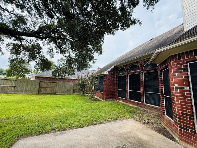 16619 Palisades Point Drive, Houston, TX 77059