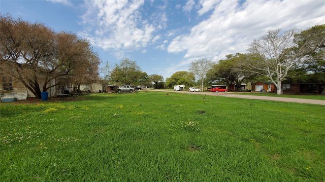 191 Country Oaks Street, Brazoria, TX 77422