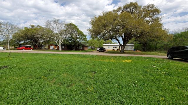 191 Country Oaks Street, Brazoria, TX 77422
