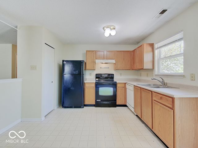 2372 Summerwood Lane, Greenwood, IN 46143