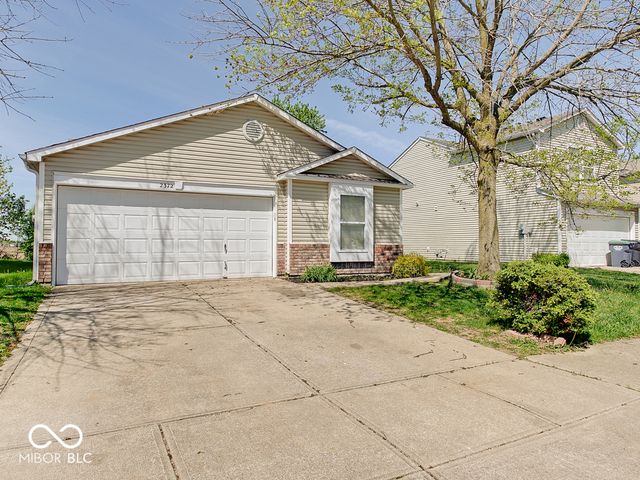 2372 Summerwood Lane, Greenwood, IN 46143