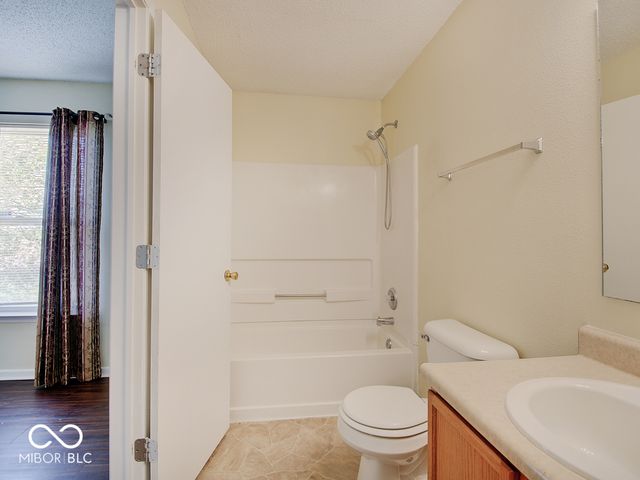 2372 Summerwood Lane, Greenwood, IN 46143