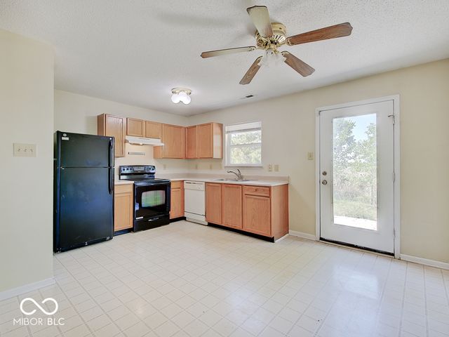 2372 Summerwood Lane, Greenwood, IN 46143