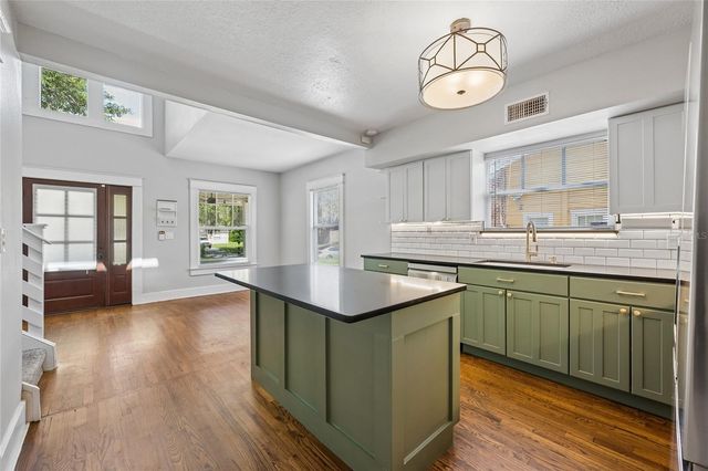 809 N HYER AVENUE, Orlando, FL 32803