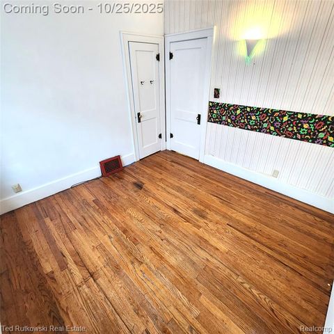 1720 Gillett Street, Port Huron, MI 48060