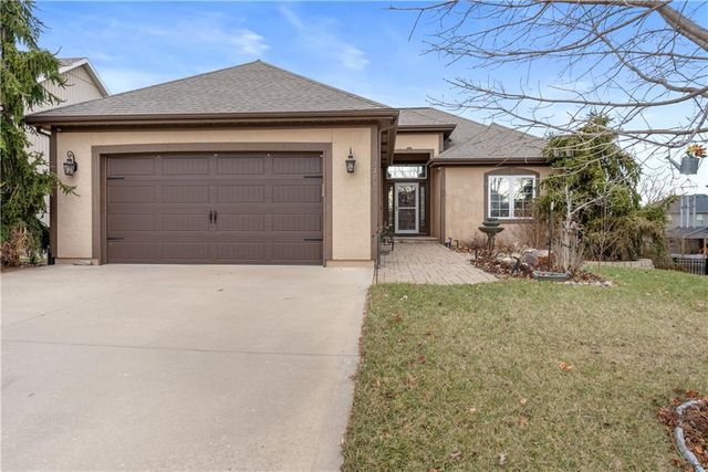 2311 NW Hedgewood Drive, Grain Valley, MO 64029