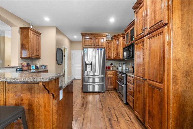 2311 NW Hedgewood Drive, Grain Valley, MO 64029