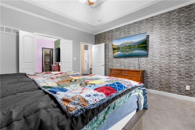 2311 NW Hedgewood Drive, Grain Valley, MO 64029