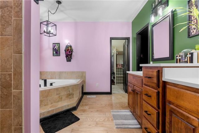 2311 NW Hedgewood Drive, Grain Valley, MO 64029