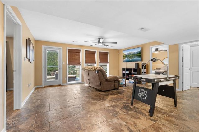 2311 NW Hedgewood Drive, Grain Valley, MO 64029