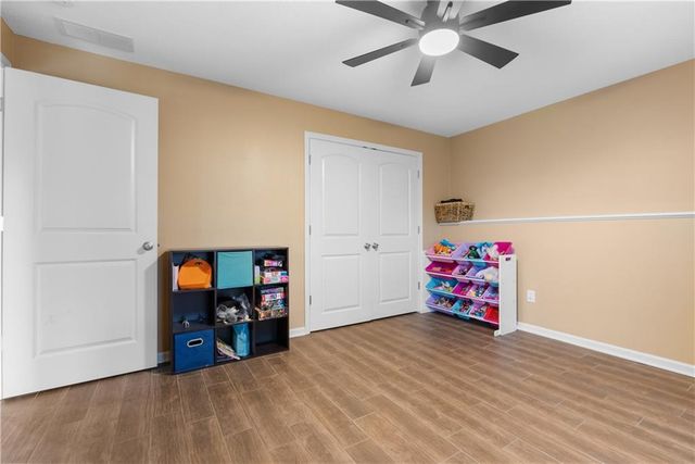 2311 NW Hedgewood Drive, Grain Valley, MO 64029