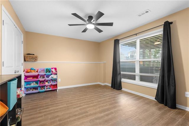 2311 NW Hedgewood Drive, Grain Valley, MO 64029