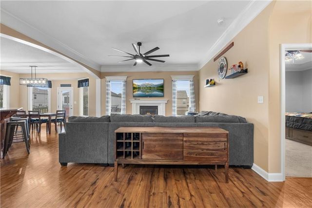 2311 NW Hedgewood Drive, Grain Valley, MO 64029