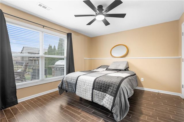 2311 NW Hedgewood Drive, Grain Valley, MO 64029