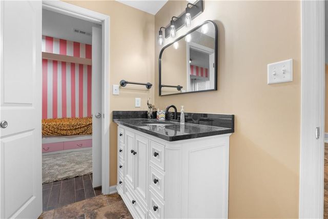 2311 NW Hedgewood Drive, Grain Valley, MO 64029