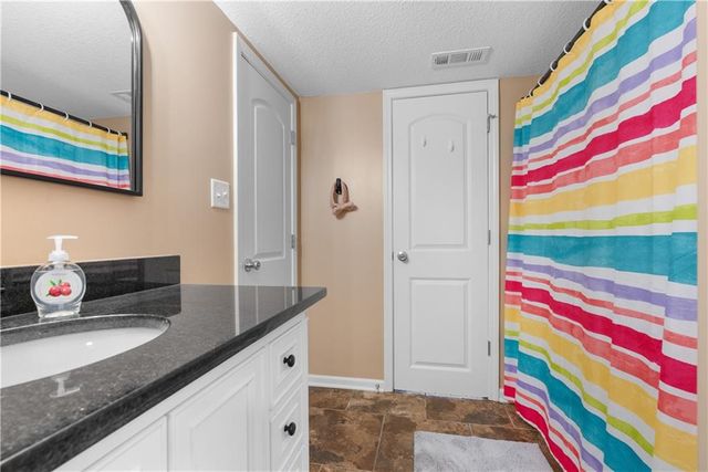 2311 NW Hedgewood Drive, Grain Valley, MO 64029