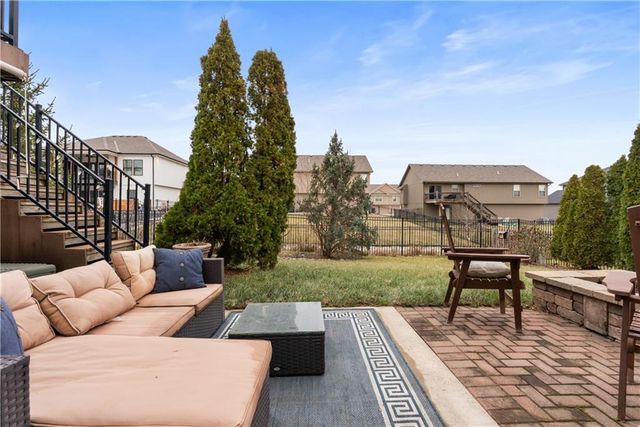 2311 NW Hedgewood Drive, Grain Valley, MO 64029