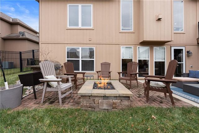 2311 NW Hedgewood Drive, Grain Valley, MO 64029