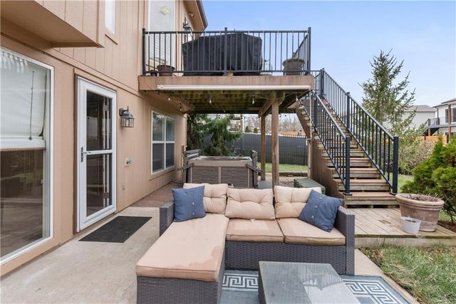 2311 NW Hedgewood Drive, Grain Valley, MO 64029