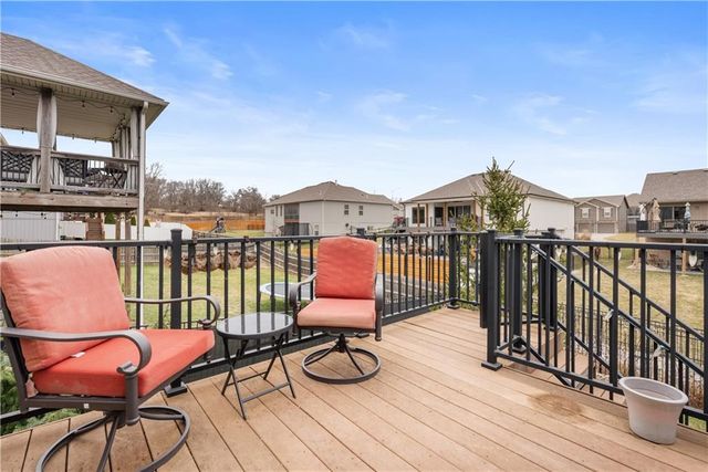 2311 NW Hedgewood Drive, Grain Valley, MO 64029