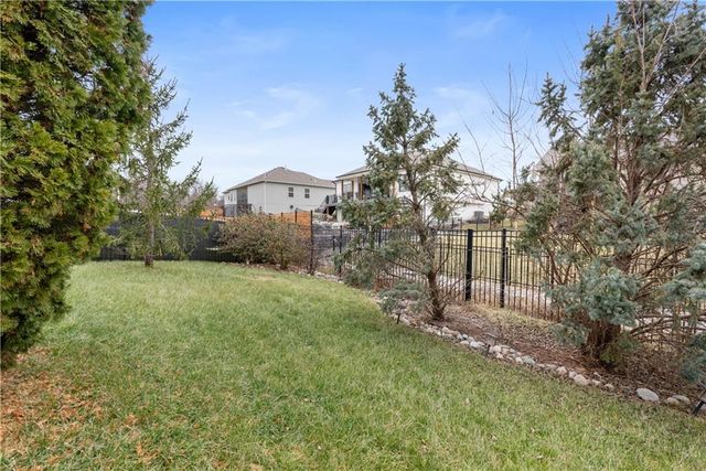 2311 NW Hedgewood Drive, Grain Valley, MO 64029