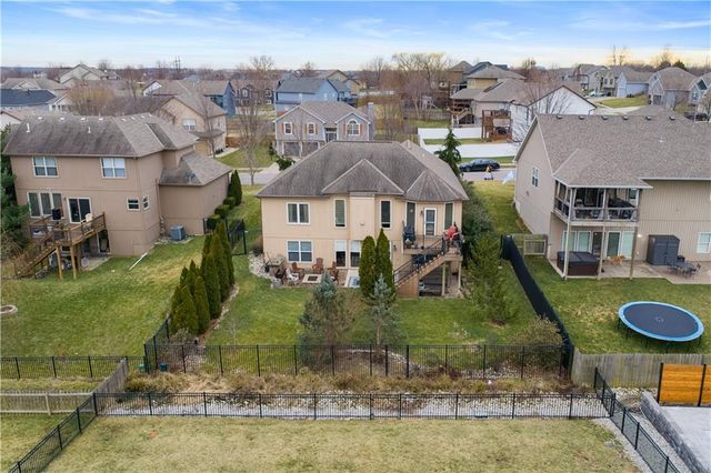 2311 NW Hedgewood Drive, Grain Valley, MO 64029