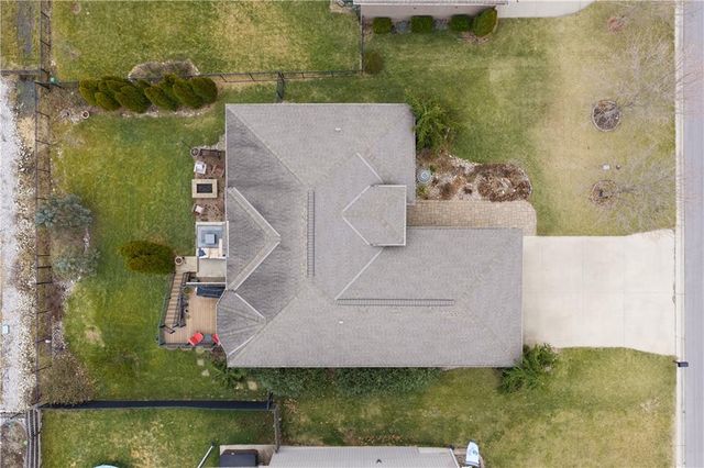 2311 NW Hedgewood Drive, Grain Valley, MO 64029