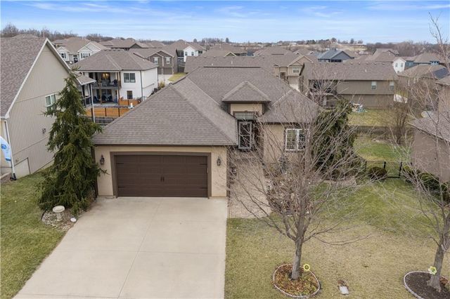 2311 NW Hedgewood Drive, Grain Valley, MO 64029