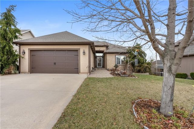 2311 NW Hedgewood Drive, Grain Valley, MO 64029