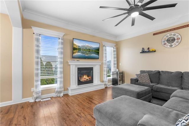 2311 NW Hedgewood Drive, Grain Valley, MO 64029