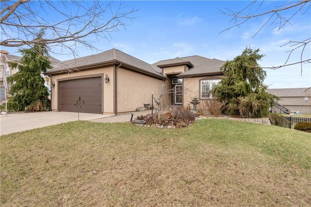 2311 NW Hedgewood Drive, Grain Valley, MO 64029