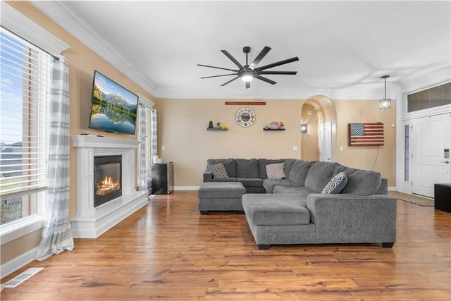 2311 NW Hedgewood Drive, Grain Valley, MO 64029