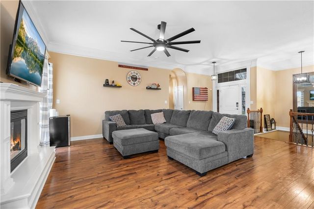 2311 NW Hedgewood Drive, Grain Valley, MO 64029