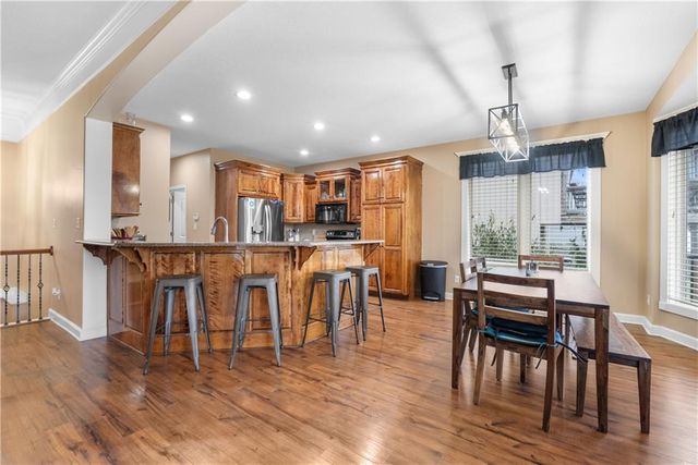 2311 NW Hedgewood Drive, Grain Valley, MO 64029